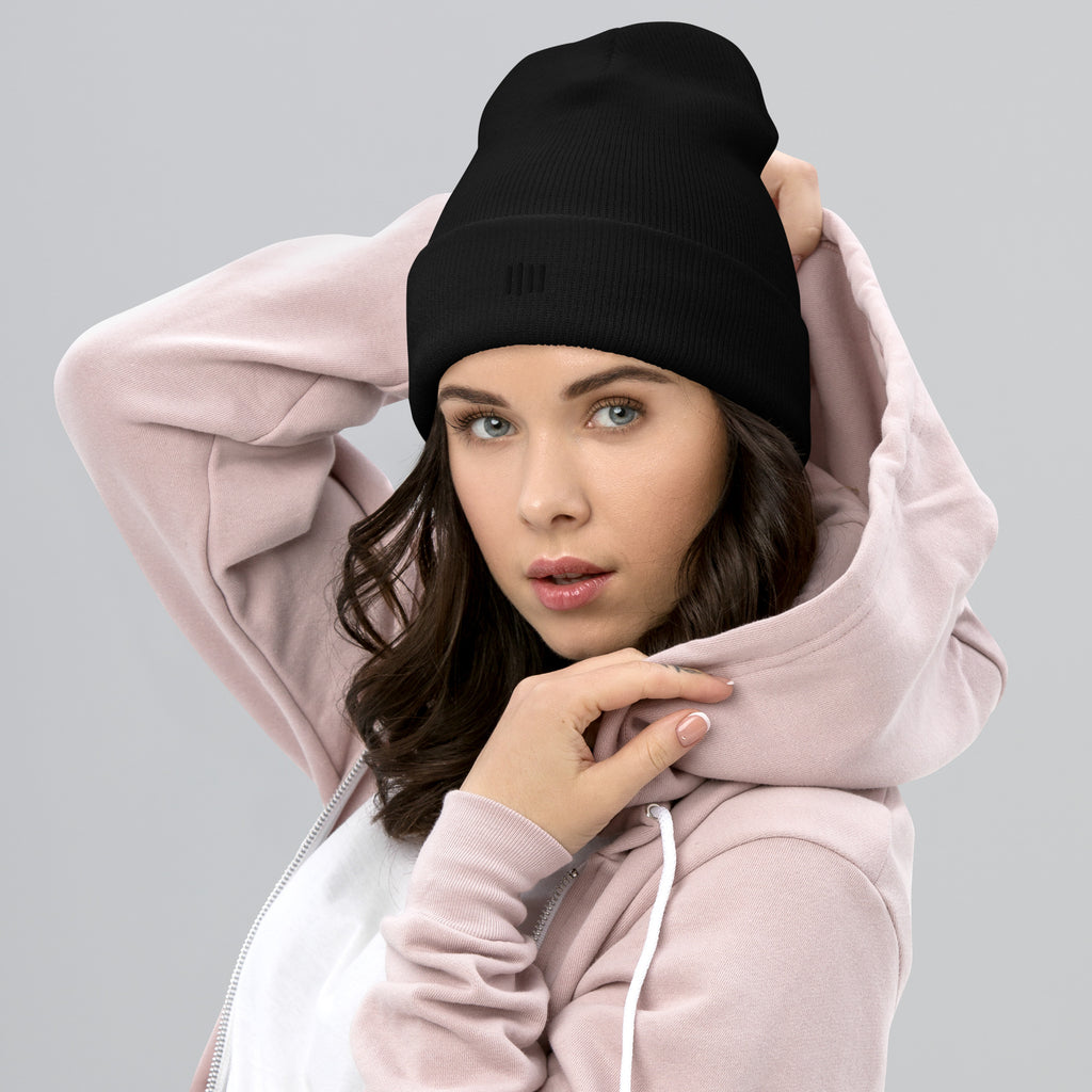 iPii.TV — Quiet Signal Beanie — getragen, zweite Vorderansicht