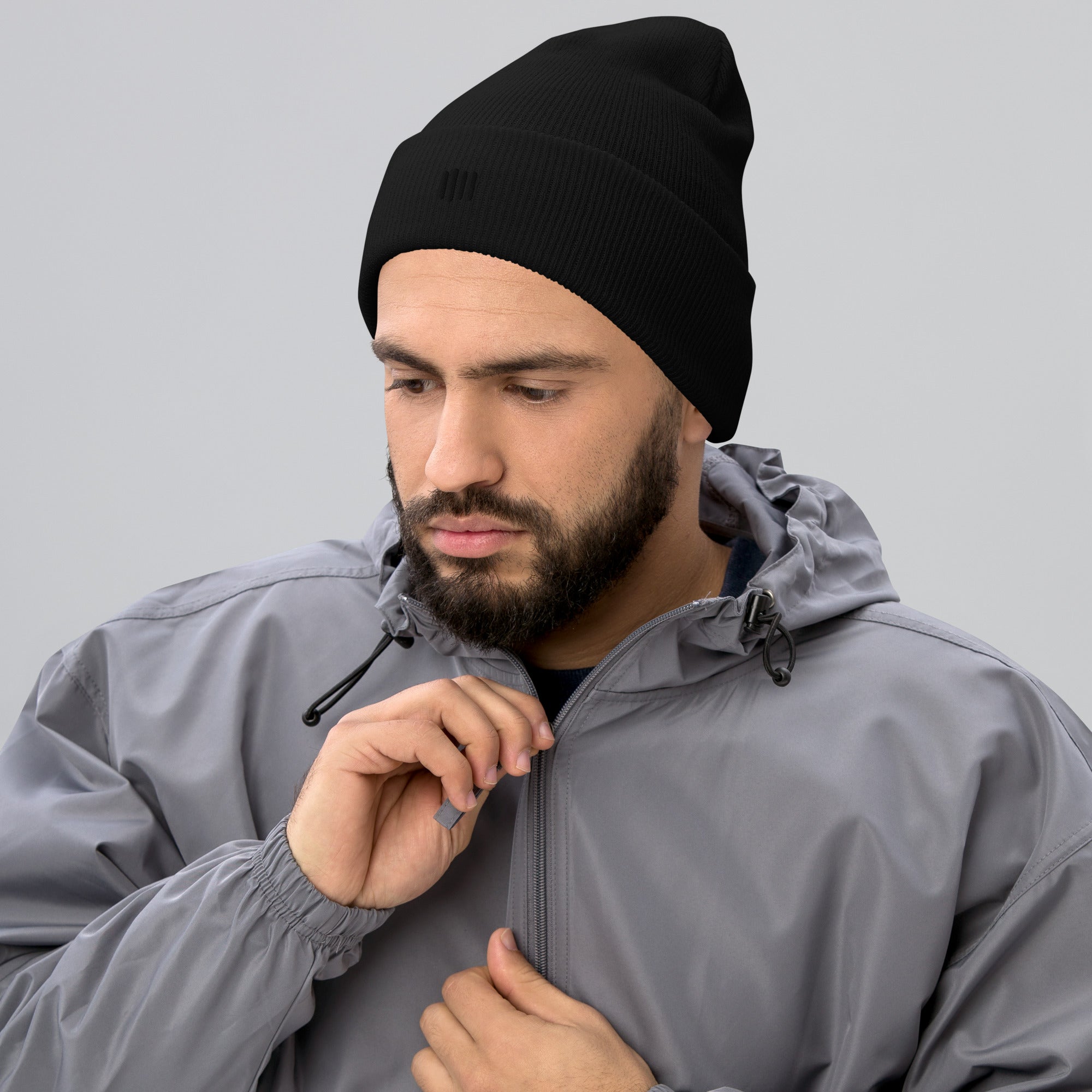 iPii.TV — Quiet Signal Beanie — getragen, Vorderansicht