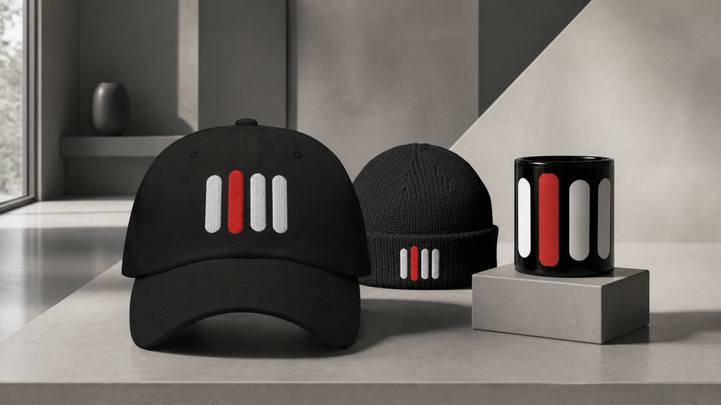 iPii.TV Daily Objects - Cap, Beanie und Mug Kampagnenansicht | IPII_DAILY_OBJECTS_cap_beanie_mug_wide_v02.png