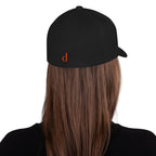 Schwarze Structured Cap, Rückansicht mit kleiner dropFORGE-Hauspunze