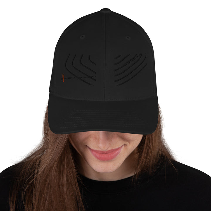 Schwarze Structured Cap, Frontansicht mit tonalem Thermal-Register-Motiv