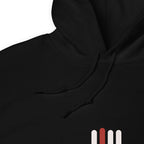 iPii.TV Daily Home Mode Hoodie in Schwarz – Nahaufnahme von Stoff, Kordeln und Vier-Balken-Zeichen