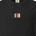 iPii.TV Daily Screen Tee in Schwarz – Detail des kanonischen Vier-Balken-Zeichens