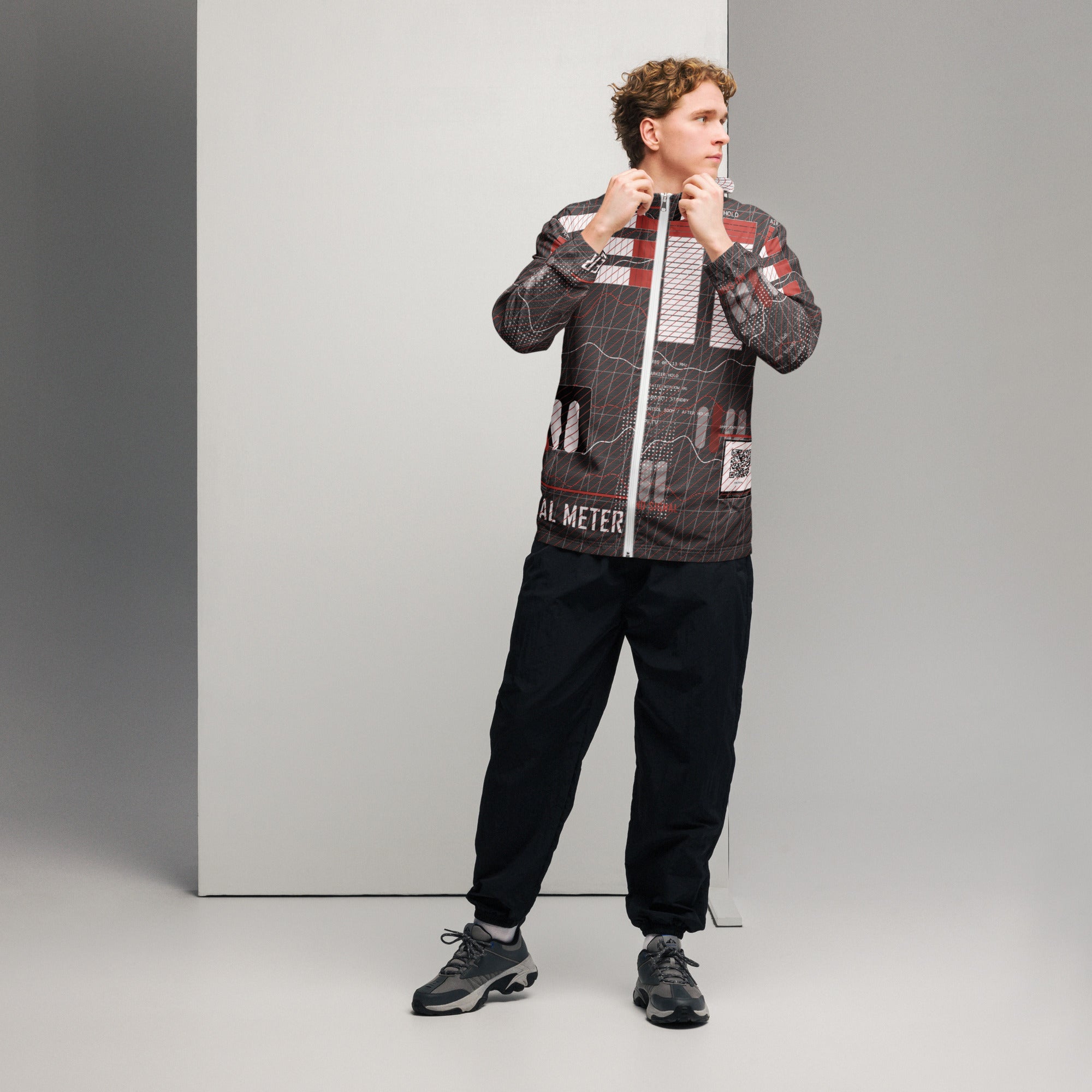 iPii.TV — Signal Grid Windbreaker — getragen, Vorderansicht