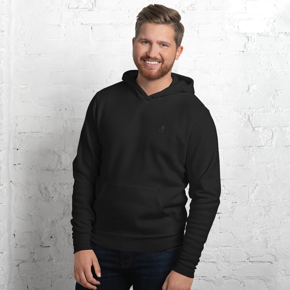 FORGE Hoodie in Schwarz – Vorderansicht am Model mit kleinem Brustzeichen
